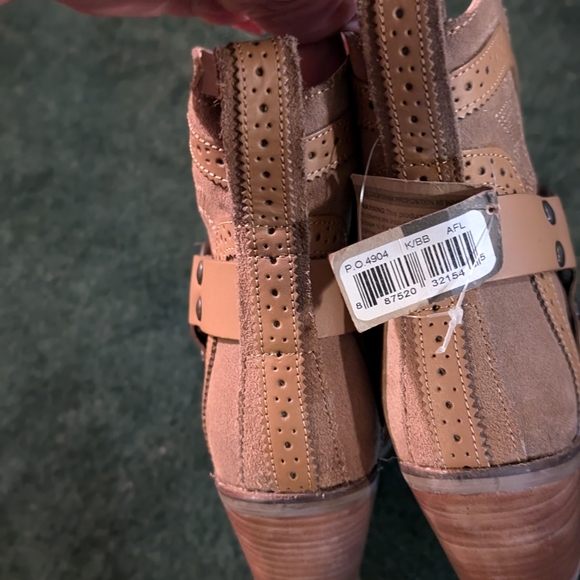 Dingo Harness Boots, Booties New 9 Tan Leather & Suede. NWT - Picture 3 of 7